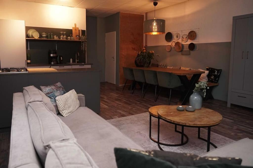 Ruim Appartement In Utrecht. エクステリア 写真